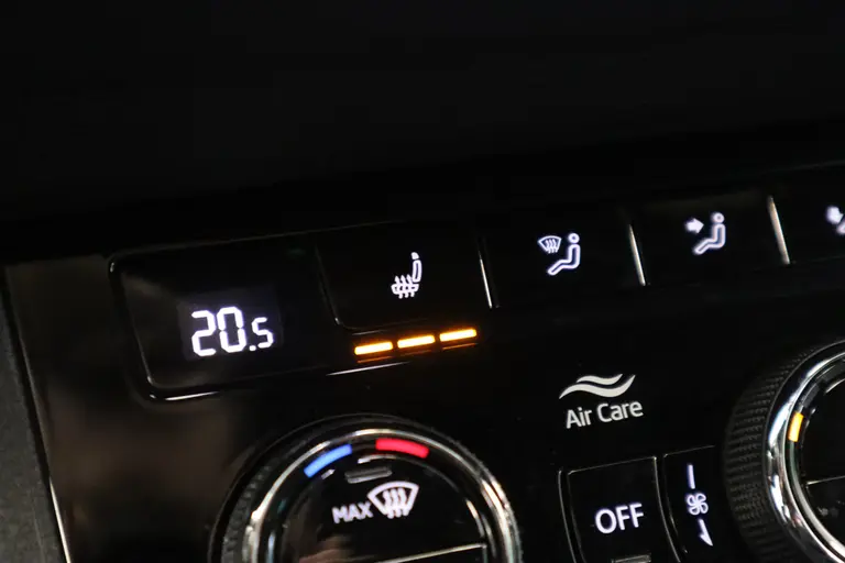 Skoda Karoq 1.5 TSI ACT Sportline Business CruiseControl Trekhaak Full-led 24 maanden garantie mogelijk (*vraag naar de voorwaarden) afbeelding 17