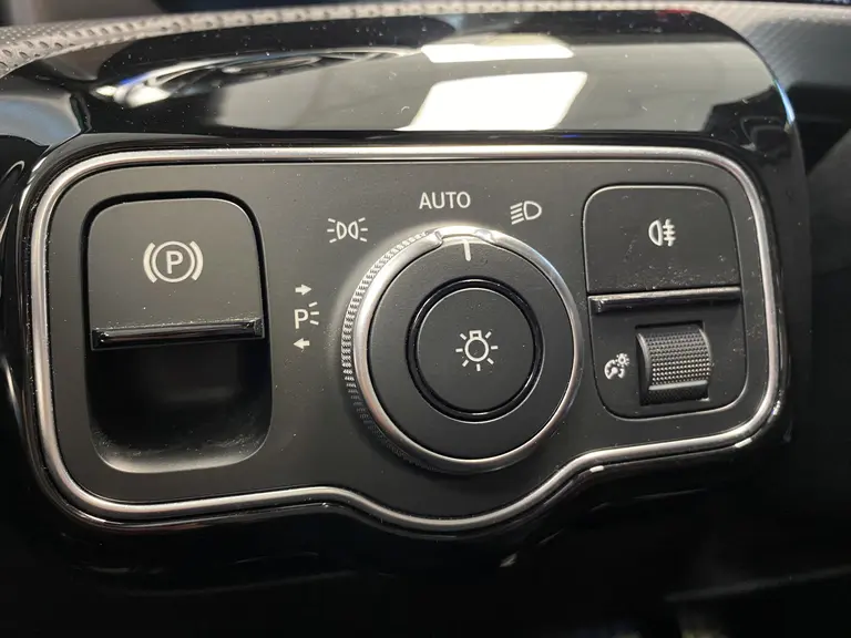 Mercedes-Benz CLA-Klasse 180 Business Solution AMG Panoramadak Sfeerverlichting 18LMV Cruise control DAB+ 2 Jaar garantie mogelijk* ( vraag naar de voorwaarde) afbeelding 15