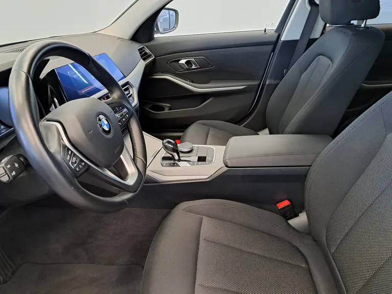 BMW 3 Serie 318i Executive Navigatie Clima Cruise PDC LM 157 PK! afbeelding 9