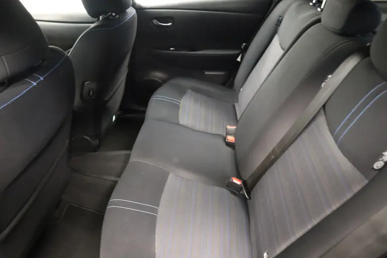 Nissan Leaf Acenta 40 kWh 150PK Navigatie, Cruise Control 360 Camera, 16LMV. Valt in de Subsidie regeling. * 2e Paasdag zijn wij geopend van 12:00 tot 17:00uur! * afbeelding 8