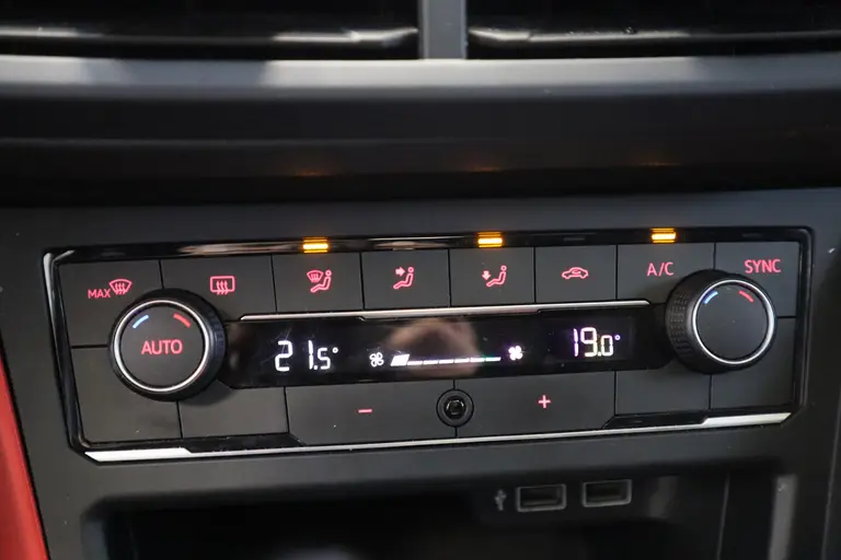 Volkswagen Polo 2.0 TSI GTI Cruise/Climate control 18''LM ACC PDC Panoramadak NL Auto * 2e Paasdag zijn wij geopend van 12:00 tot 17:00uur! * afbeelding 14