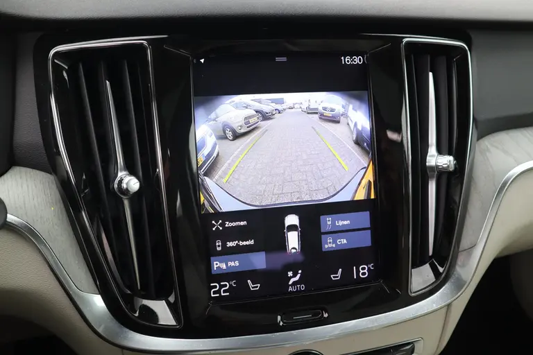 Volvo V60 2.0 B3 Inscription Panoramadak Navigatie Adaptive-Cruise afbeelding 22