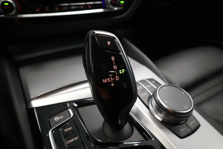 BMW 5 Serie 520i Corporate Lease High Executive Connect drive Navigatie PDC Cruise Control 18LMV Vol Leder afbeelding 20