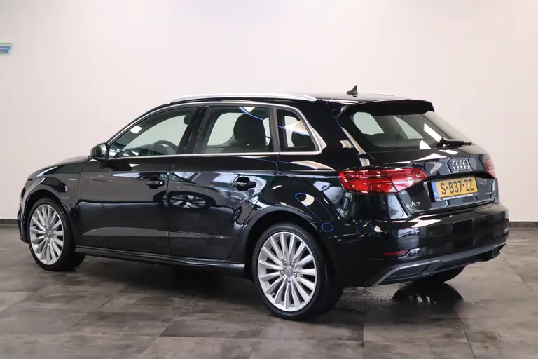 Audi A3 Sportback 1.4 e-tron Sport Navigatie el trekhaak 18LMV Cruise Control stoelverwarming afbeelding 3