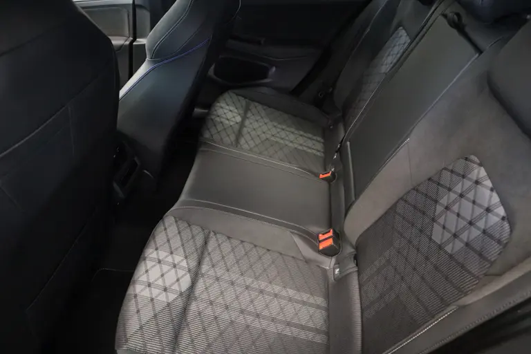 Volkswagen Golf 1.5 eTSI R-Line Edition ! Nieuw Type ! Panoramadak IQ-light Navigatie afbeelding 21