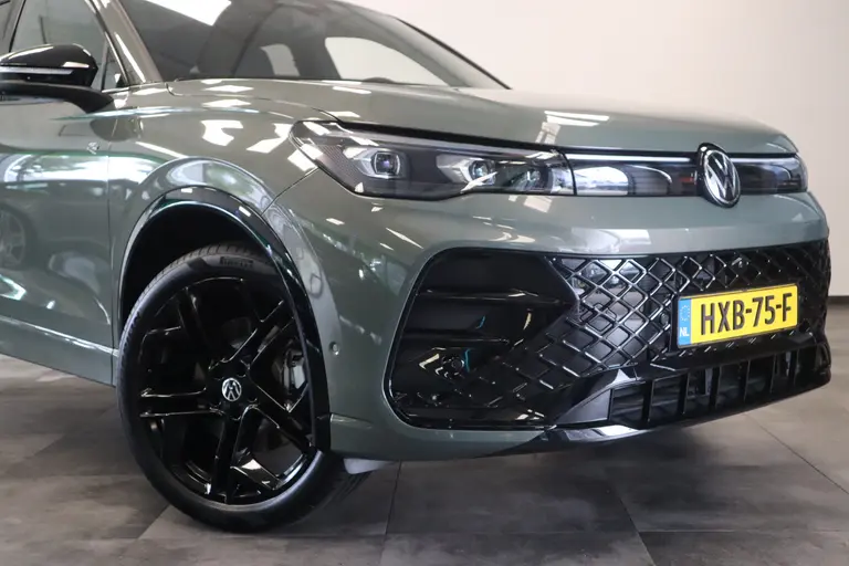 Volkswagen Tiguan 1.5 eHybrid R-Line Business Volleder IQ-light Panoramadak elec.Trekhaak afbeelding 5