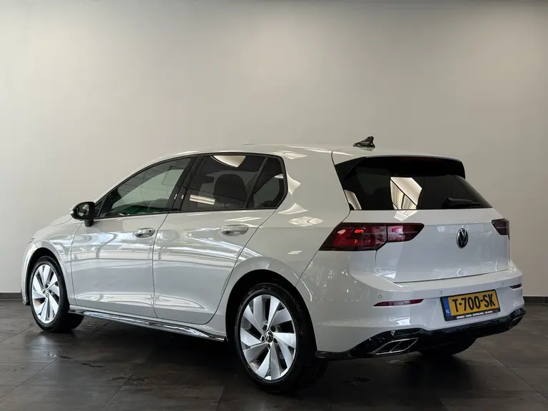 Volkswagen Golf 1.5 TSI Highline Business R 150pk Panorama Navigatie Sfeerverliching DAB+ Apple Carplay Cruise Control 17LMV afbeelding 3