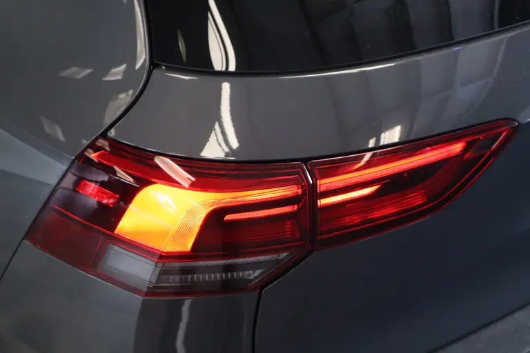 Volkswagen Golf 1.5 eTSI R-Line 2x Sfeerverlichting Full-led Adaptive-Cruise afbeelding 7