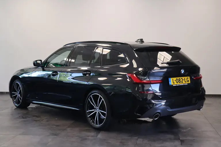 BMW 3 Serie Touring 320i High Executive Edition 184pk Navigatie Luxe Volleder Cruise Control Stoelverwarming sfeerverlichting afbeelding 3