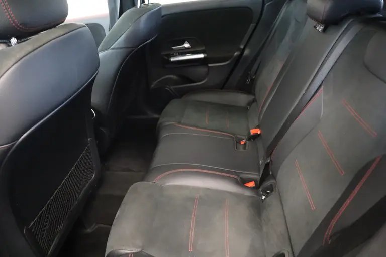 Mercedes-Benz GLA 250 e Business Solution AMG Limited Pano dak LED CC Lane Assist afbeelding 24