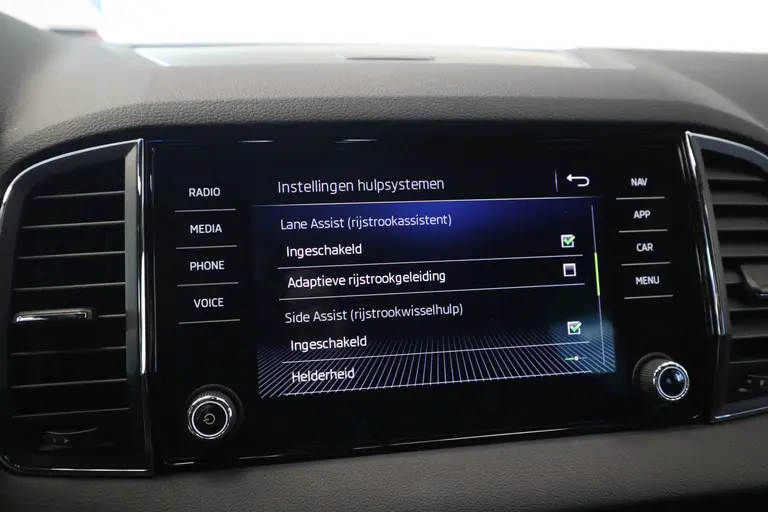 Skoda Karoq 1.5 TSI ACT Sportline Business Navigatie Schaal stoelen VCP 2 Jaar garantie mogelijk* ( vraag naar de voorwaarde) afbeelding 16