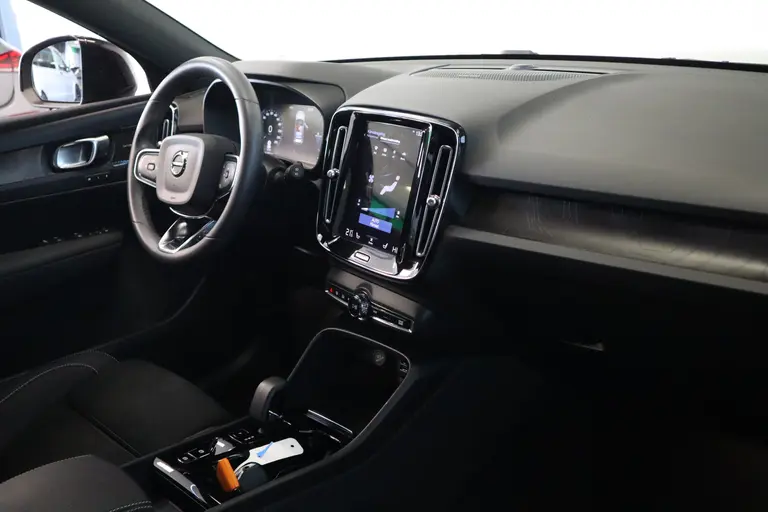 Volvo XC40 1.5 T4 Plug-in hybrid Ultimate Bright Panoramadak Navigatie Harman/Kardon CruiseControl afbeelding 18