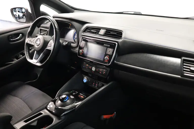 Nissan Leaf Acenta 40 kWh 150PK Navigatie, Cruise Control 360 Camera, 16LMV. Valt in de Subsidie regeling. * 2e Paasdag zijn wij geopend van 12:00 tot 17:00uur! * afbeelding 20