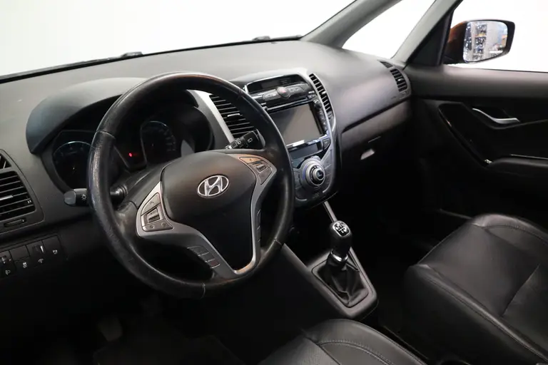 Hyundai ix20 1.4i Pro ECC 17'' LM Trekhaak Navi PDC afbeelding 6