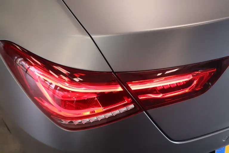 Mercedes-Benz CLA-Klasse 180 AMG Business Solution Luxery Sfeer verlichting Panoramadak, Ambi light, Navigatie, 18LMV, Matte kleur * 2e Paasdag zijn wij geopend van 12:00 tot 17:00uur! * afbeelding 6