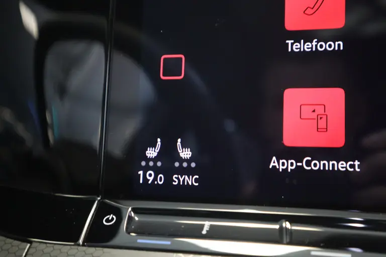 Volkswagen Golf 2.0 TSI GTI ACC Navi Panoramadak Milltek Uitlaat afbeelding 17