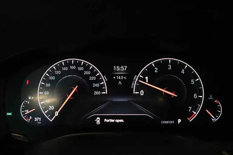 BMW 5 Serie Touring 520i High Executive Navigatie CruiseControl 18LMV Stoel / Stuur verwarming el trekhaak afbeelding 22