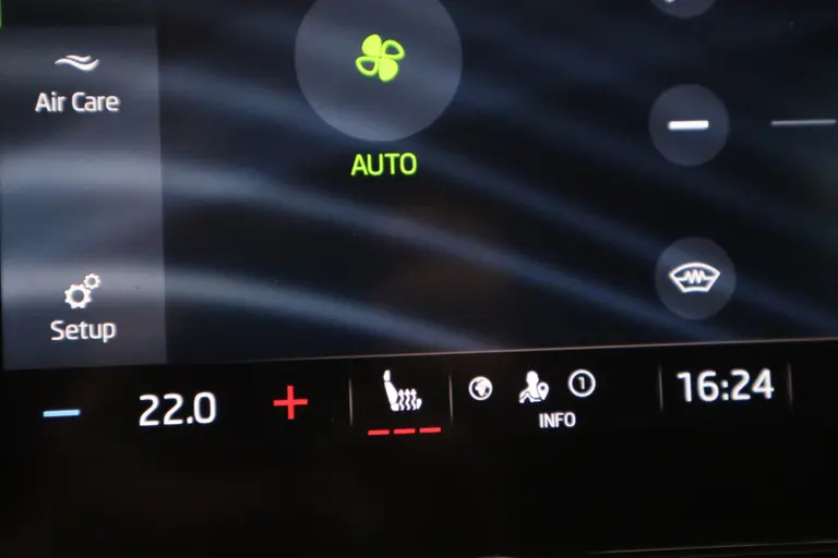 Skoda Octavia Combi 1.0 e-TSI Business Edition Plus Navigatie Cruise Control  Sfeerverlichting 17LMV lane Assist 2 Jaar garantie mogelijk* ( vraag naar de voorwaarde) afbeelding 14