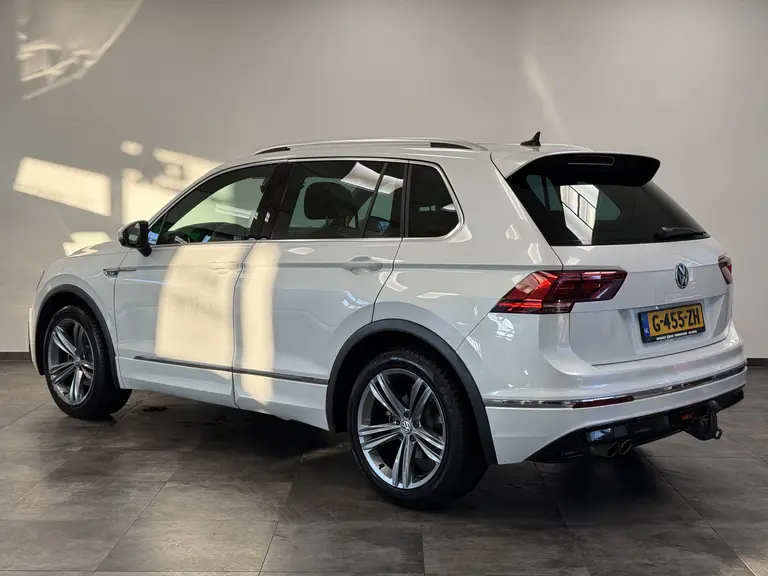 Volkswagen Tiguan 1.5 TSI ACT Highline Business R ACC Panoramadak 19'LM VCP NAP! afbeelding 3