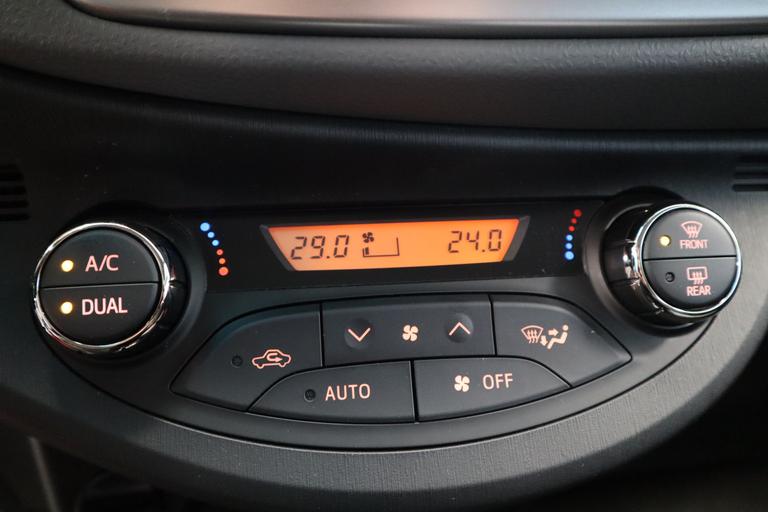 Toyota Yaris 1.3 VVT-i Aspiration Climate Control Achteruit Camera afbeelding 10