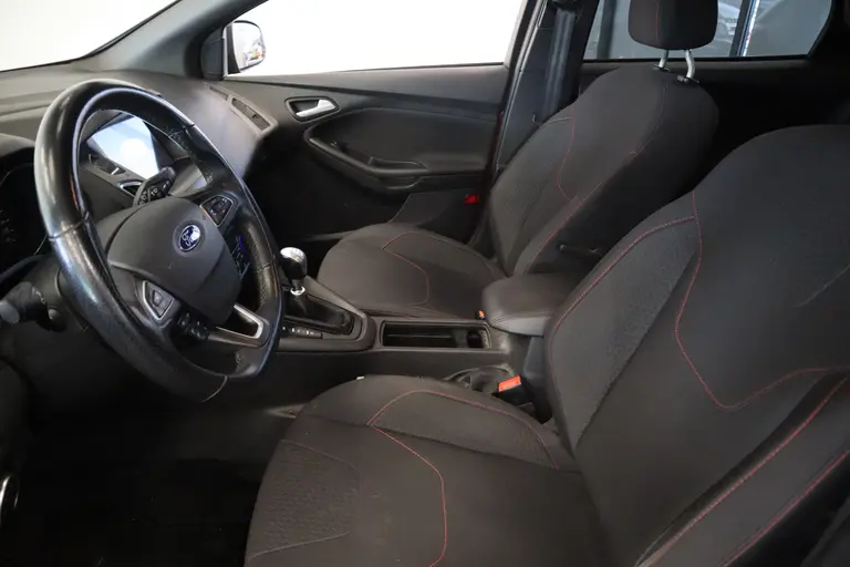Ford FOCUS Wagon 1.5 ST-Line Navigatie CruiseControl Trekhaak NAP afbeelding 5