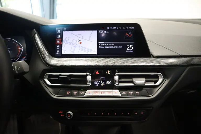 BMW 1-serie 118i Executive Edition 5-deurs Automaat (136pk) Live Cockpit Professional afbeelding 12
