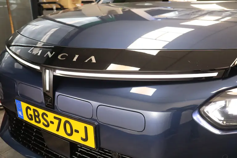 Lancia Ypsilon Edizione Cassina Limitata 51 kWh 5-Drs. Full-led Navigatie Massagestoel afbeelding 6