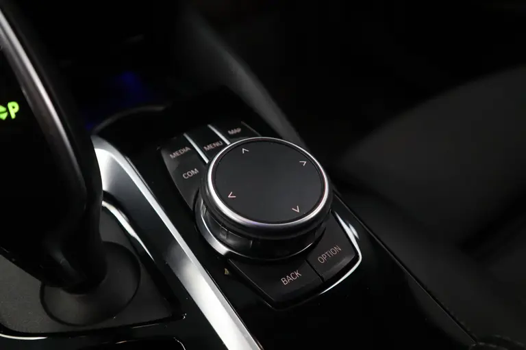 BMW 5 Serie Touring 520i High Executive Navigatie CruiseControl 18LMV Stoel / Stuur verwarming el trekhaak afbeelding 19
