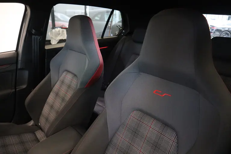 Volkswagen Golf 2.0 TSI GTI ACC Navi Panoramadak Milltek Uitlaat afbeelding 11