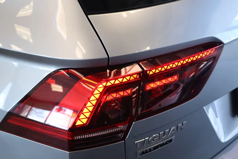 Volkswagen Tiguan Allspace 1.5 TSI Highline Business R 7-Persoons Panoramadak Navigatie Camera CruiseControl * 2e Paasdag zijn wij geopend van 12:00 tot 17:00uur! * afbeelding 4