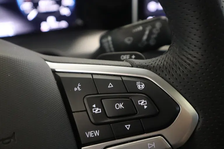 Volkswagen Golf 1.5 eTSI R-Line Edition ! Nieuw Type ! Panoramadak IQ-light Navigatie afbeelding 18