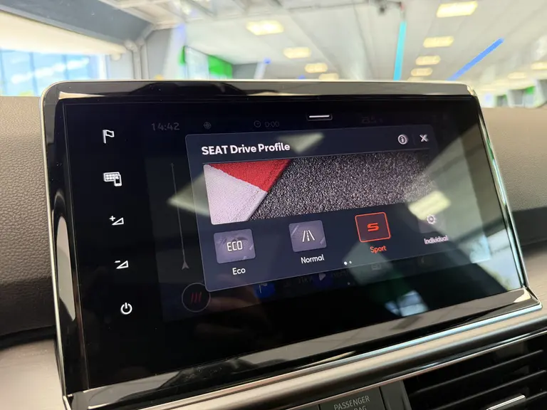 SEAT Tarraco 1.4 TSI e-Hybrid PHEV FR Business FR E-Hybrid Park Assist Stoelverw achter Lane Assist afbeelding 29
