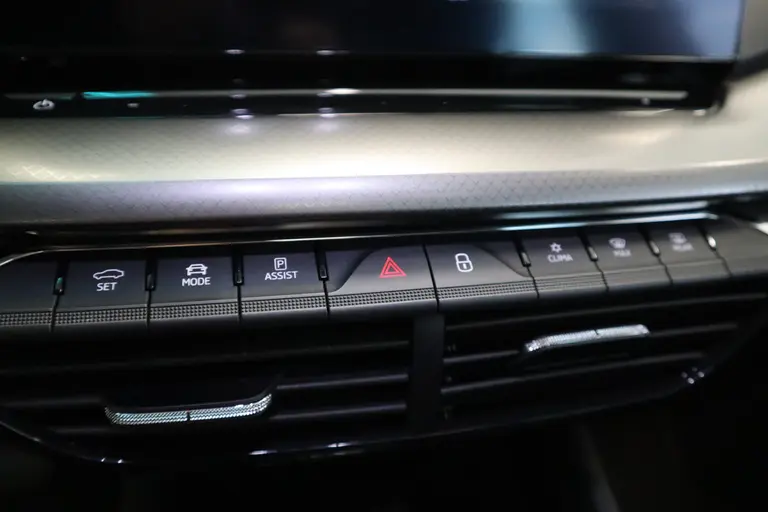 Skoda Octavia Combi 1.4 TSI iV PHEV Business Edition Panoramadak Navigatie Full-led afbeelding 15