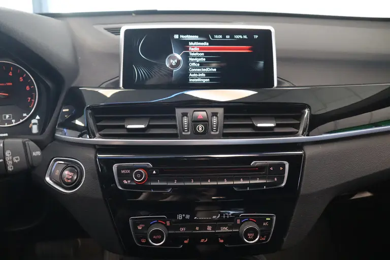 BMW X1 xDrive20i Centennial High Executive M-Sport Navigatie Cruise Control 18LMV  volleder interieur  stoelverwarming * 2e Paasdag zijn wij geopend van 12:00 tot 17:00uur! * afbeelding 11