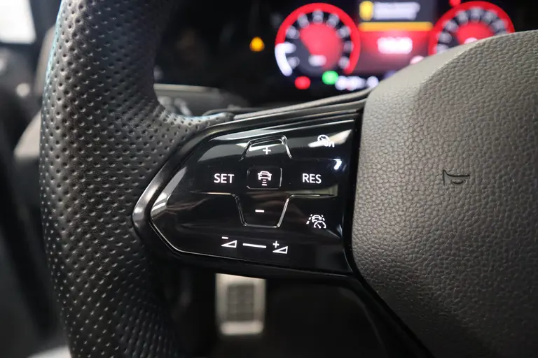 Volkswagen Golf 2.0 TSI GTI ACC Navi Panoramadak Milltek Uitlaat afbeelding 13