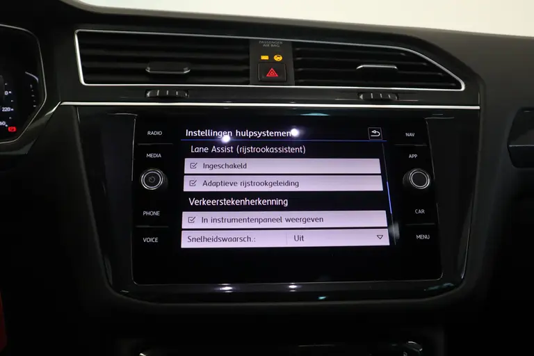 Volkswagen Tiguan 2.0 TSI 4Motion Highline Business R DSG Panoramadak Lane-Assist R-Line afbeelding 18