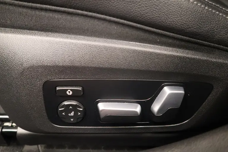 BMW 3-serie 330e High Executive Schuif/kanteldak ACC PDC Navi Co-Pilot HI-FI Laser Led Head-up Leder 20''LM M-Performance afbeelding 11