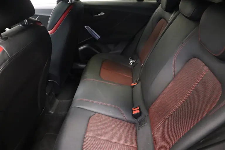 Audi Q2 35 TFSI S Edition S-Line Panoramadak 19lmv Navigatie CruiseControl 2 Jaar garantie mogelijk* ( vraag naar de voorwaarde) afbeelding 20