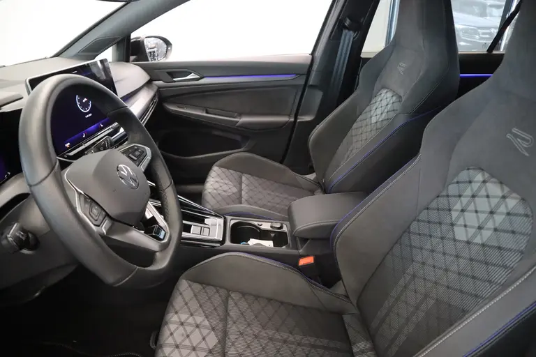 Volkswagen Golf 1.5 eTSI R-Line Edition ! Nieuw Type ! Panoramadak Full-led Navigatie Adaptive-Cruise afbeelding 8