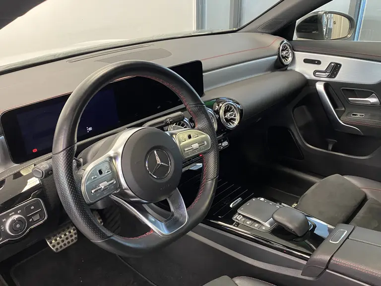 Mercedes-Benz CLA-Klasse 180 Business Solution AMG Panoramadak Sfeerverlichting 18LMV Cruise control DAB+ 2 Jaar garantie mogelijk* ( vraag naar de voorwaarde) afbeelding 7